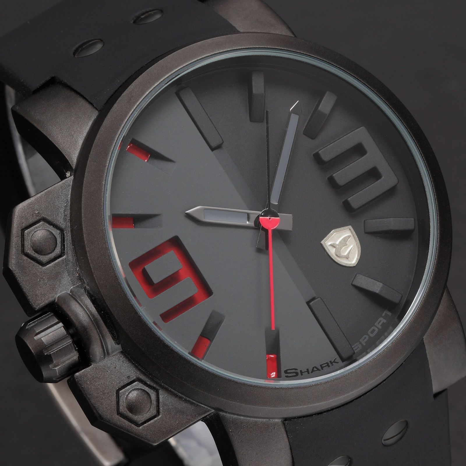 Shark Fashion Men Sports Wrist Watch Black Red 3D Dial Silicone Band
